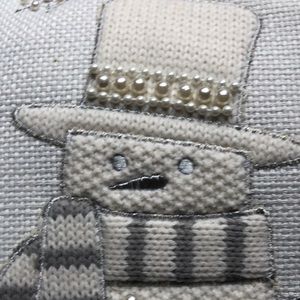 C & C CALIFORNIA HOME SNOWMAN WITHE PILLOW WITH PEARLS